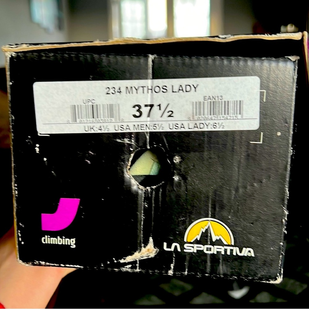 NWT women’s Mythos climbing shoes